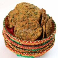 Crispy Masala Palak Poori / Spinach Flatbread (step by step)